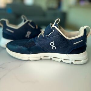 On Cloud Navy Velcro Size 2Y